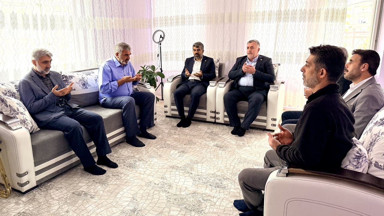 Hüda Par Milletvekili Dinç, Rojin Kabaş’in Babasını Ziyaret Etti (1)