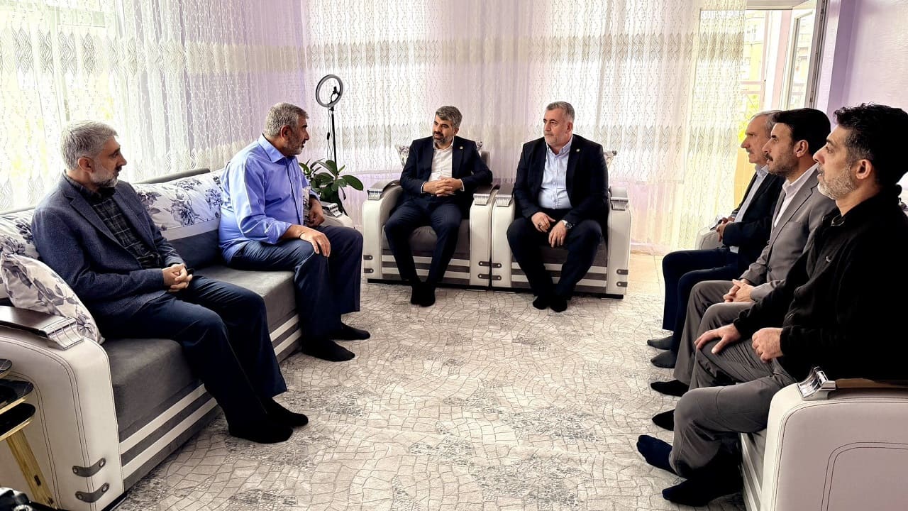 Hüda Par Milletvekili Dinç, Rojin Kabaş’in Babasını Ziyaret Etti (2) (1)