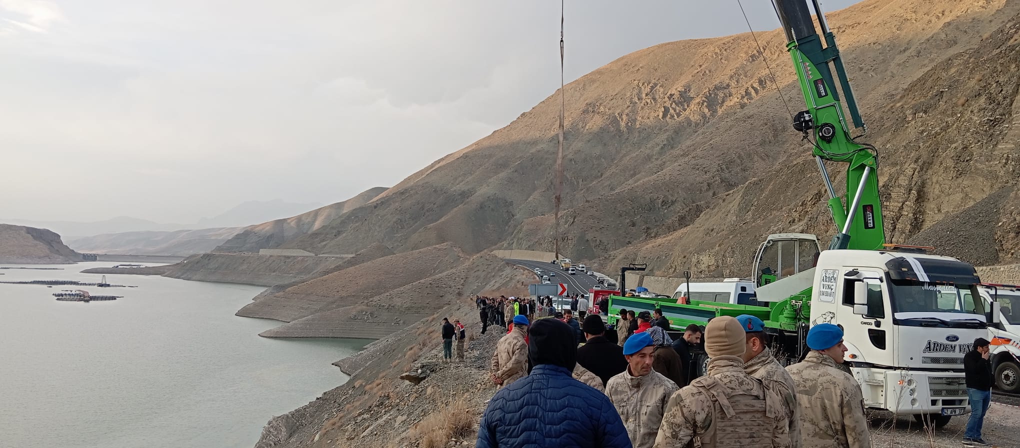 Van'da Zernek Barajı’na uçan araçta bulunan 3 kişi hayatını kaybetti-4