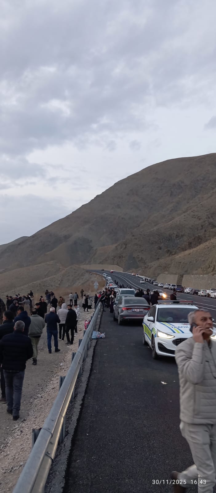 Van'da Zernek Barajı’na uçan araçta bulunan 3 kişi hayatını kaybetti-1