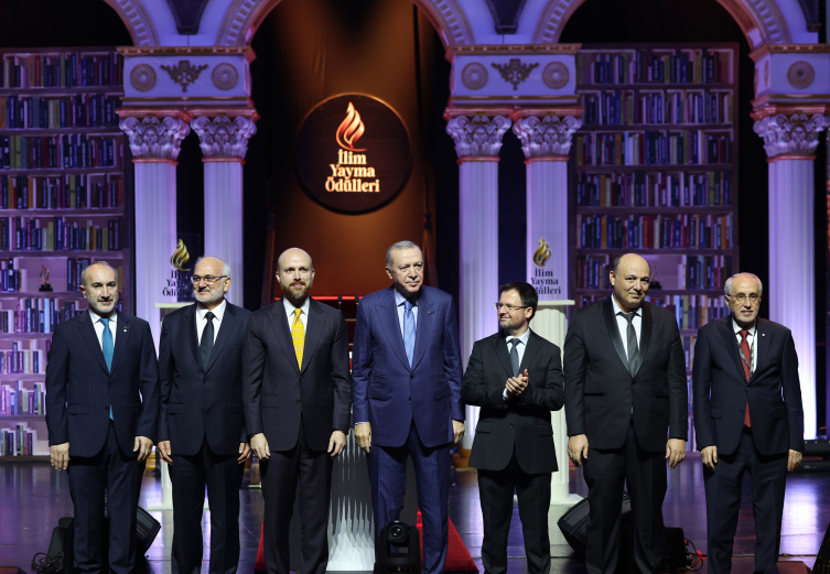 Ilim Yayma Odulleri Sahiplerini Buldu Buyuk Odul Prof Ozcan Erele Verildi 2