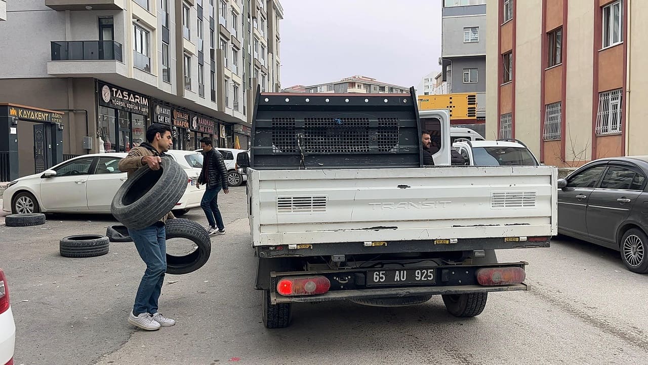 İpekyolu’nda Kaldırım Ve Yol Işgalcilerine Ceza! (1)