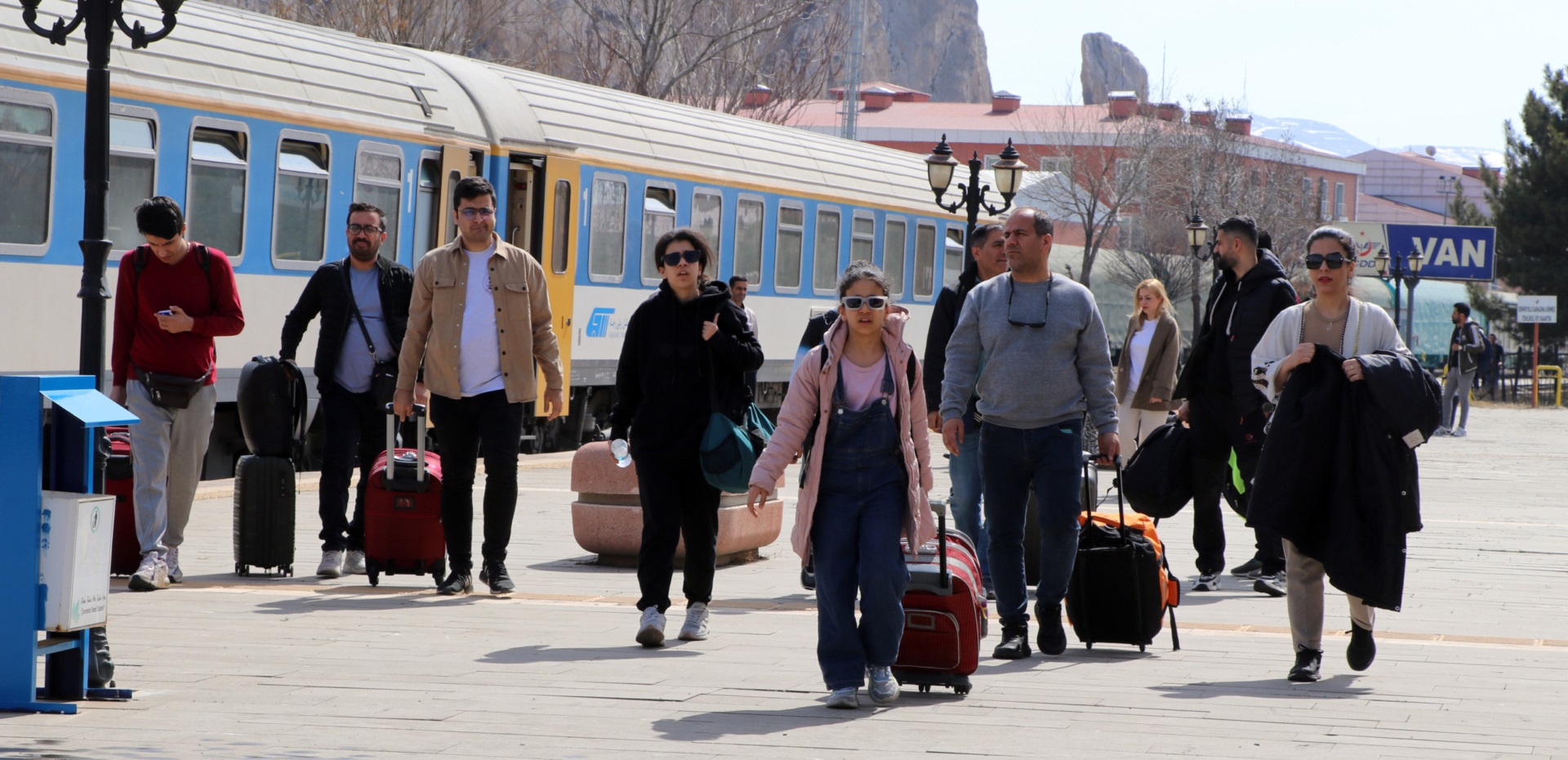 Kapi Komsusunun Gozdesi Iranlilar Vani Neden Ikinci Sehirleri Olarak Goruyor 3