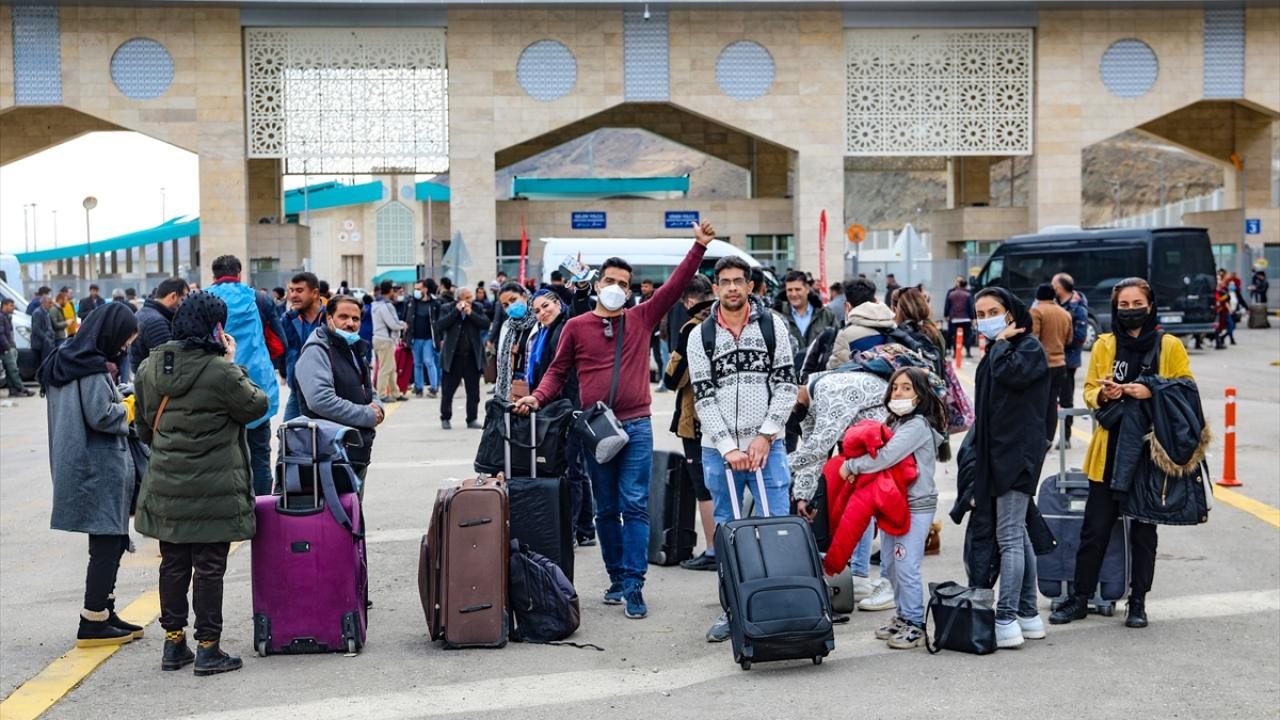 Kapi Komsusunun Gozdesi Iranlilar Vani Neden Ikinci Sehirleri Olarak Goruyor 4