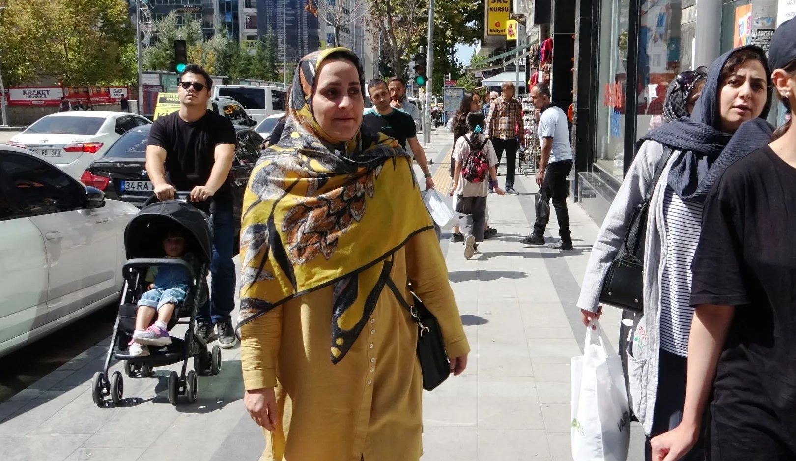 Kapi Komsusunun Gozdesi Iranlilar Vani Neden Ikinci Sehirleri Olarak Goruyor 5