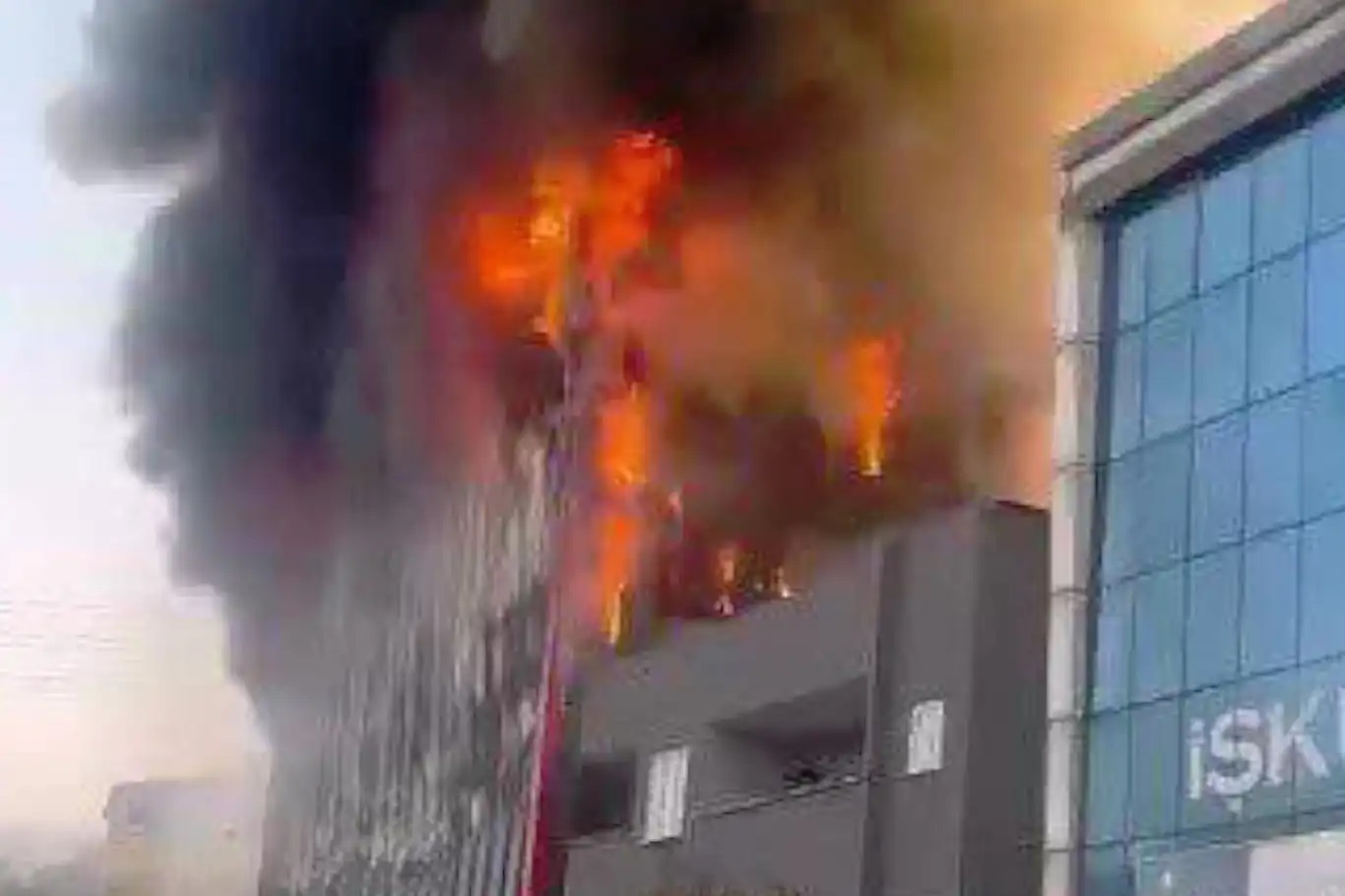 Parfum Deposunda Facia 6 Kisi Yasamini Yitirdi