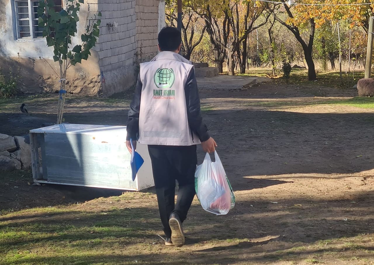 Umut Kervanı’ndan Muradiye’deki Ihtiyaç Sahiplerine Yardım Eli (1)