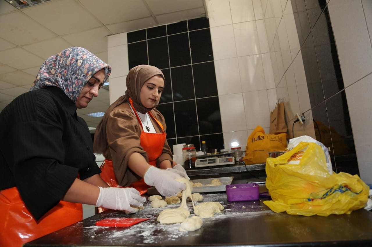 Van Büyükşehir Belediyesi'nden Kadınlara Destek Kursları (2)