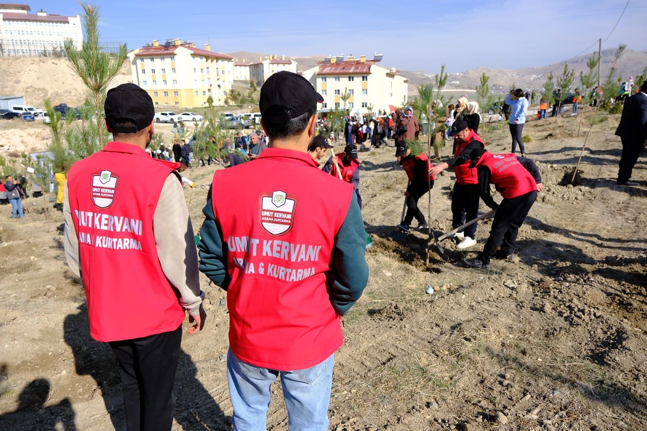 Van Umut Kervanı’ndan Geleceğe Nefes Kampanyasına Destek (5)
