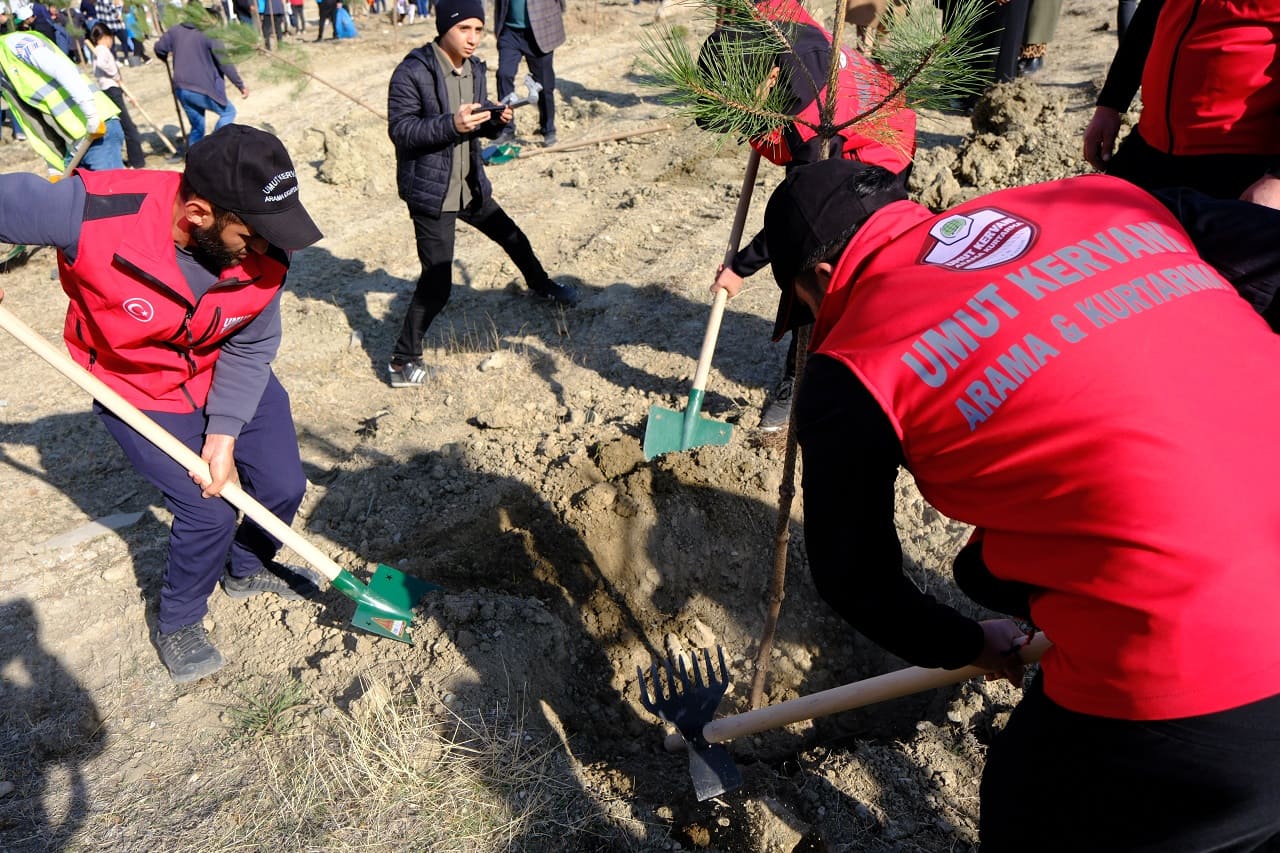 Van Umut Kervanı’ndan Geleceğe Nefes Kampanyasına Destek (6)