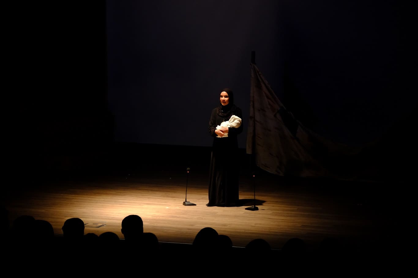 Van Yyü’de Gazze Için Duygu Dolu Tiyatro (1)-1