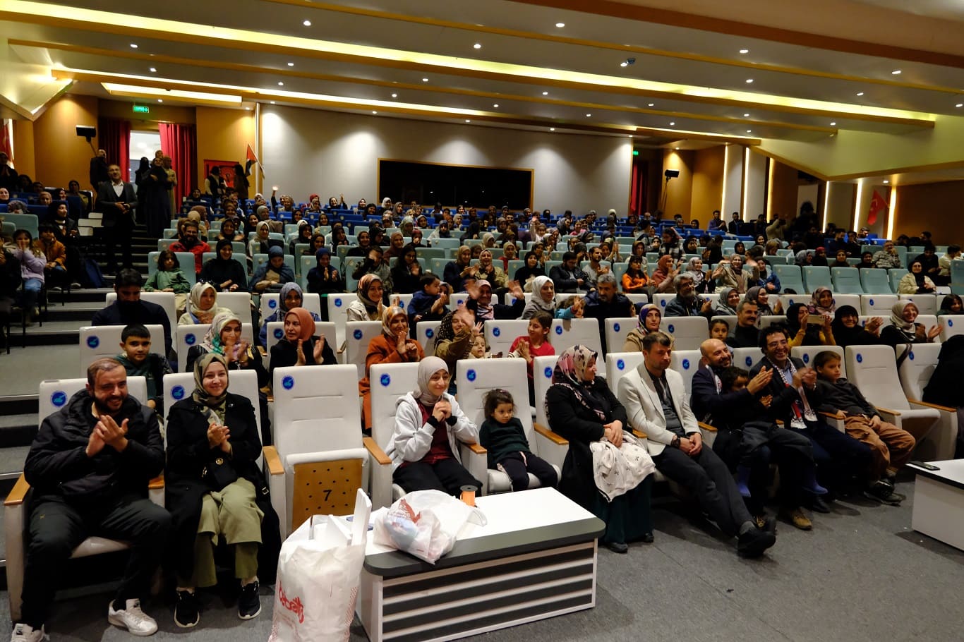 Van Yyü’de Gazze Için Duygu Dolu Tiyatro (9)