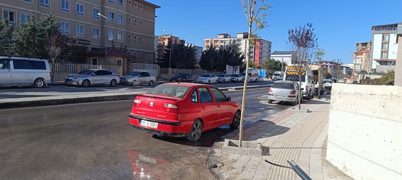 Van’da Bir Ay Önce Açılan Yolda Alt Yapı Patladı! (3)