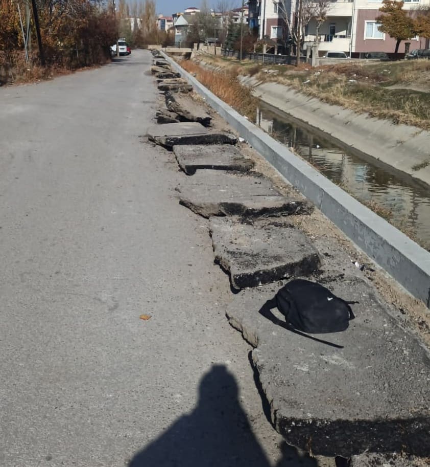 Van’da Şamran Kanalı'ndaki Çalışma Kazalara Davetiye Çıkarıyor! (5)