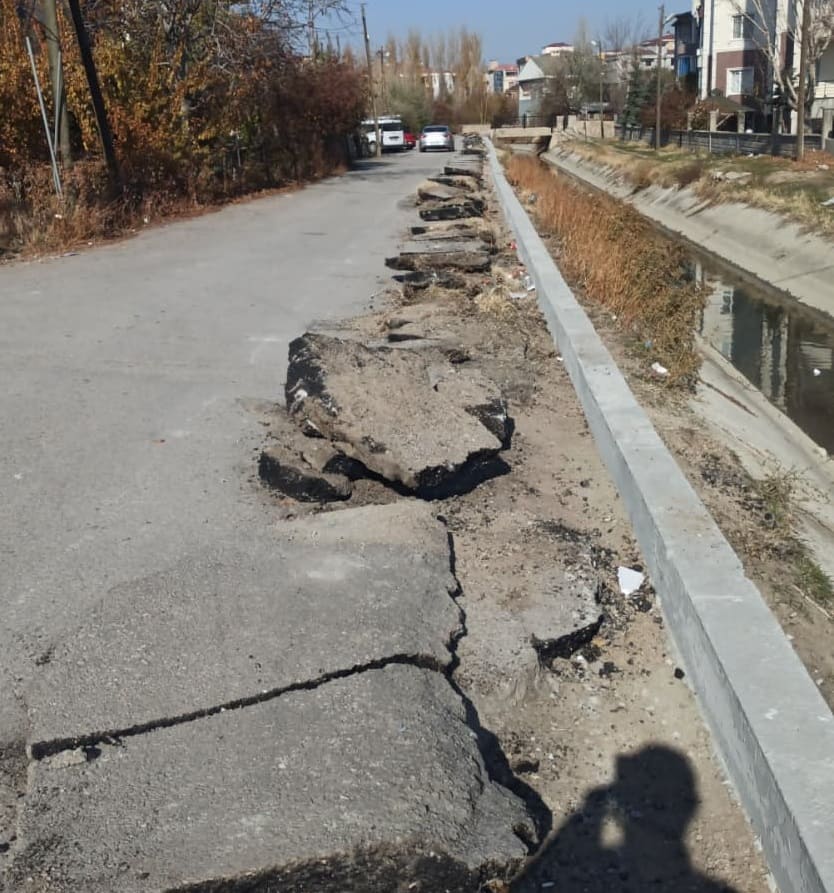 Van’da Şamran Kanalı'ndaki Çalışma Kazalara Davetiye Çıkarıyor! (6)