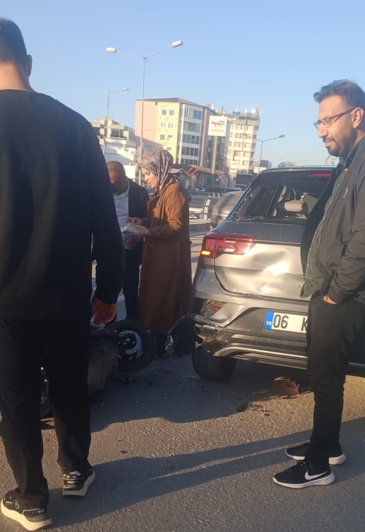 Van’da Trafik Kazası Yaralı Var… (1)