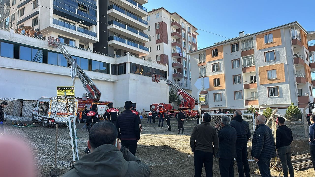 Van’da Yangın Paniği! Bina Tahliye Edildi… (1)