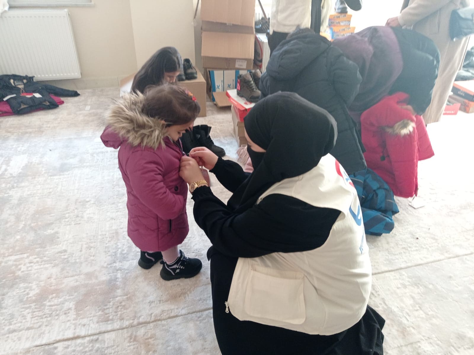 Van’da Yetim Çocukların Yüzü Güldü (10)