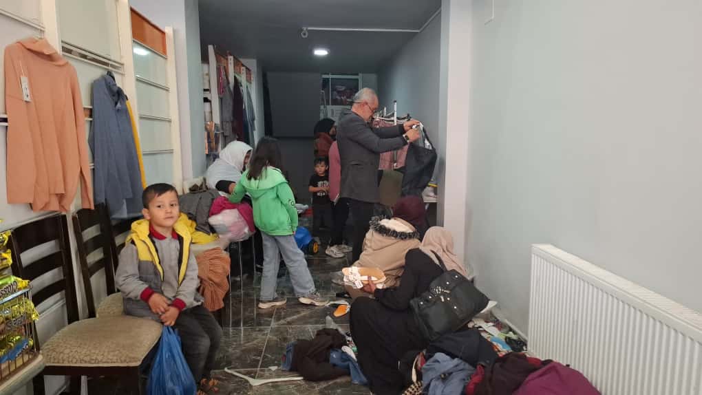 Van’da Yüzlerce Aileye Gıda Ve Giyim Yardımı (1)