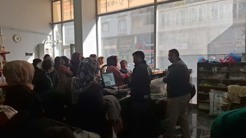 Van’da Yüzlerce Aileye Gıda Ve Giyim Yardımı (10)