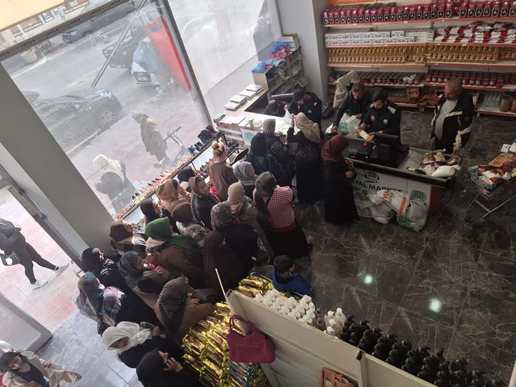 Van’da Yüzlerce Aileye Gıda Ve Giyim Yardımı (3)