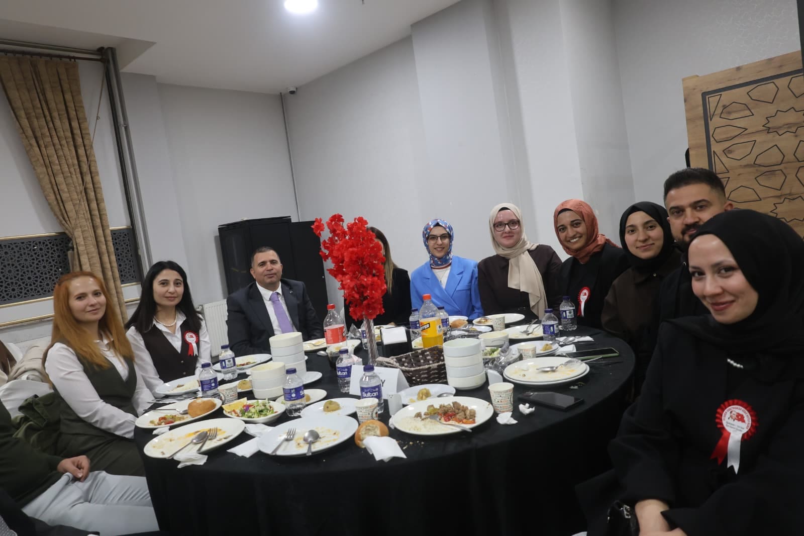 Vandaki Ogretmenler Yemekte Bulustu (7)