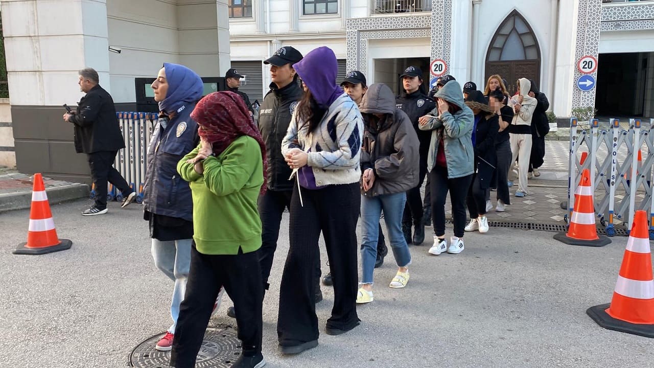 Van’ın Da Aralarında Olduğu 11 Ilde ‘Sahte Bungalov’ Çetesine Operasyon! (2)