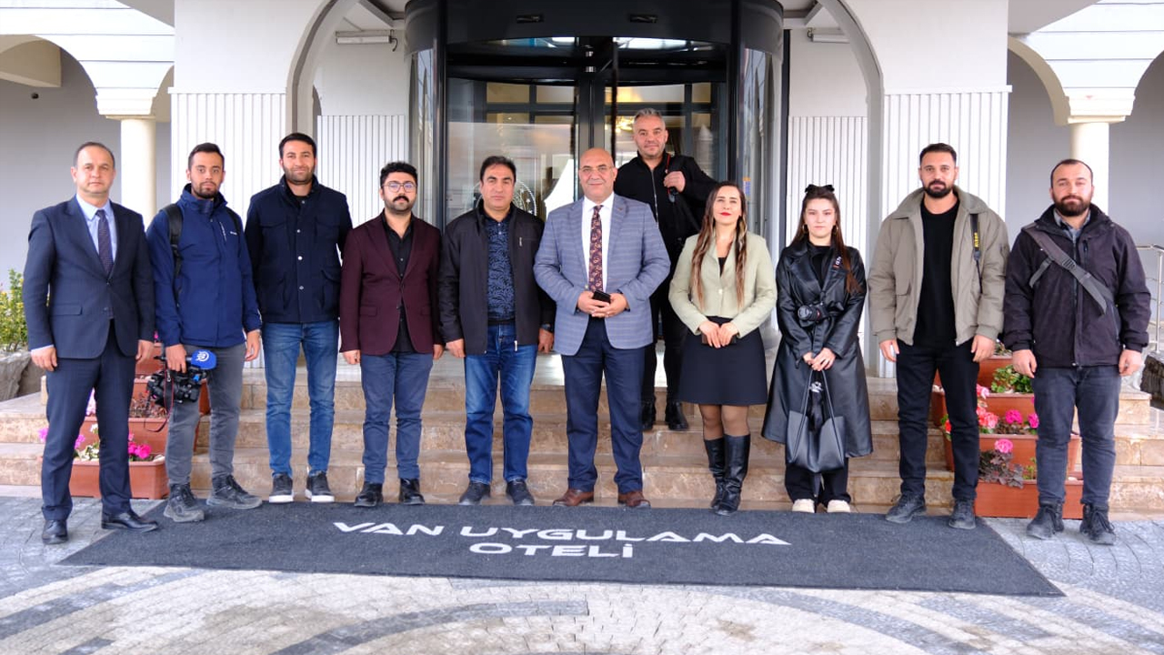 Müdür Aras, Basın Mensuplarıyla Veda Programında Bir Araya Geldi (3)