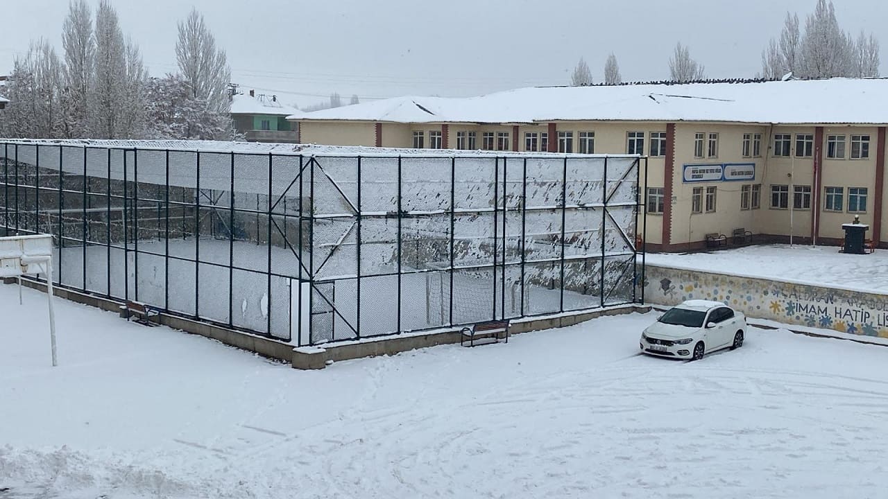 Van Çaldıran’da Kar Yağışı Etkili Oluyor! (1)