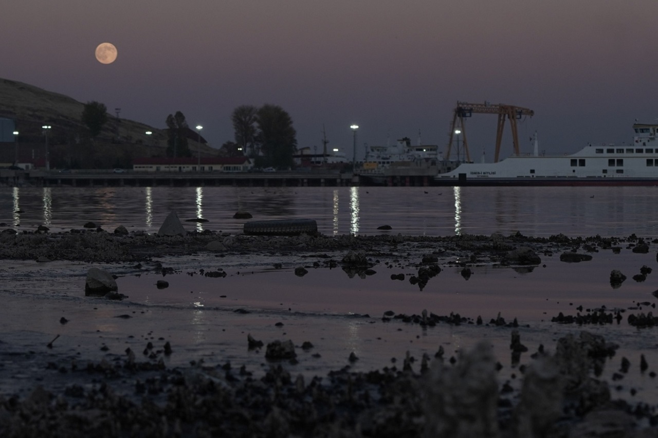 Van Gölü'nde Tehlike Devam Ediyor! Mikrobiyolitler Ortaya Çıktı (12)