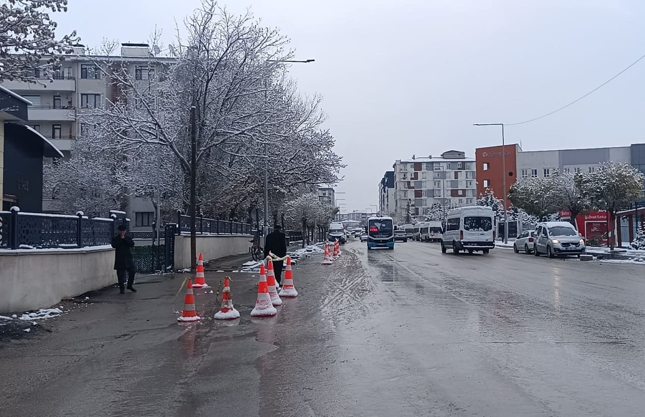 Van Güne Beyaz Örtüyle Uyandı! (2)