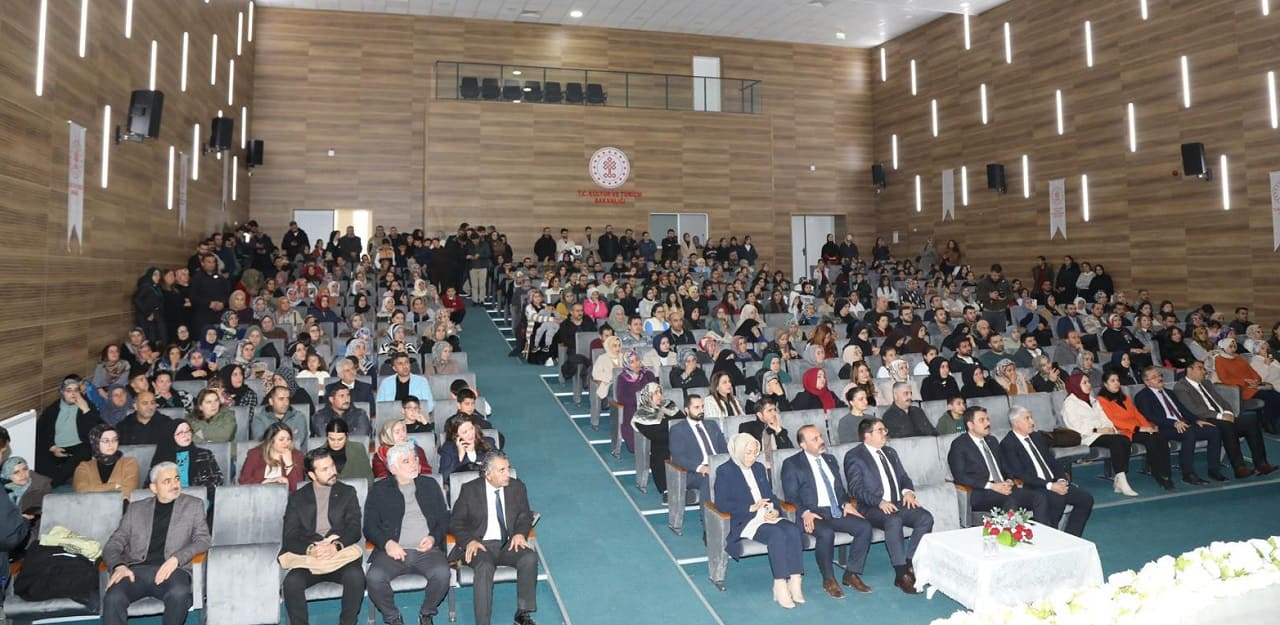 Van’da Bahadır Yenişehirlioğlu’ndan “Aile Ve Gençlik” Konferansı (2)