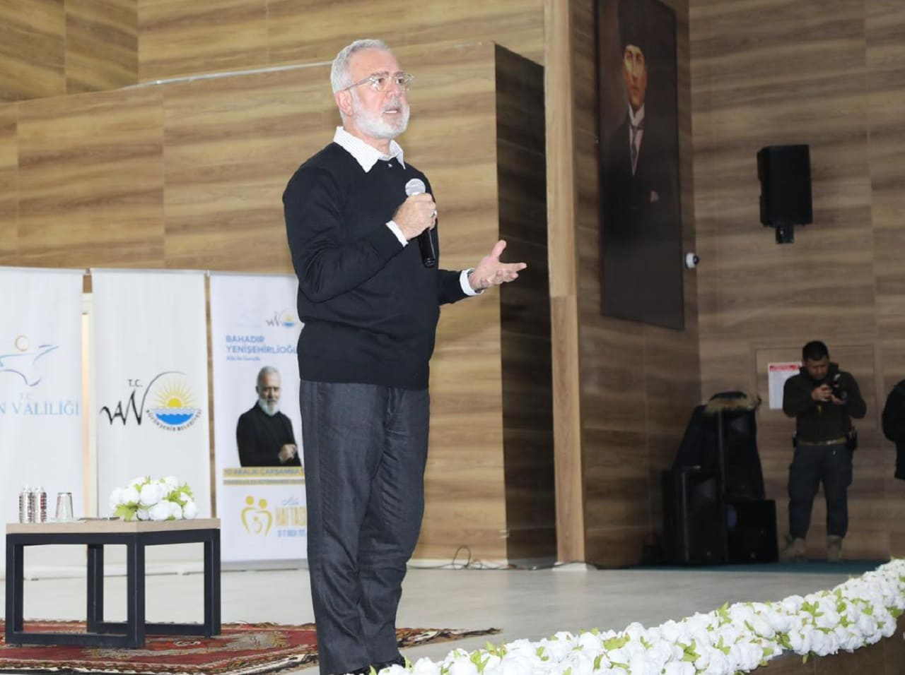 Van’da Bahadır Yenişehirlioğlu’ndan “Aile Ve Gençlik” Konferansı (3)