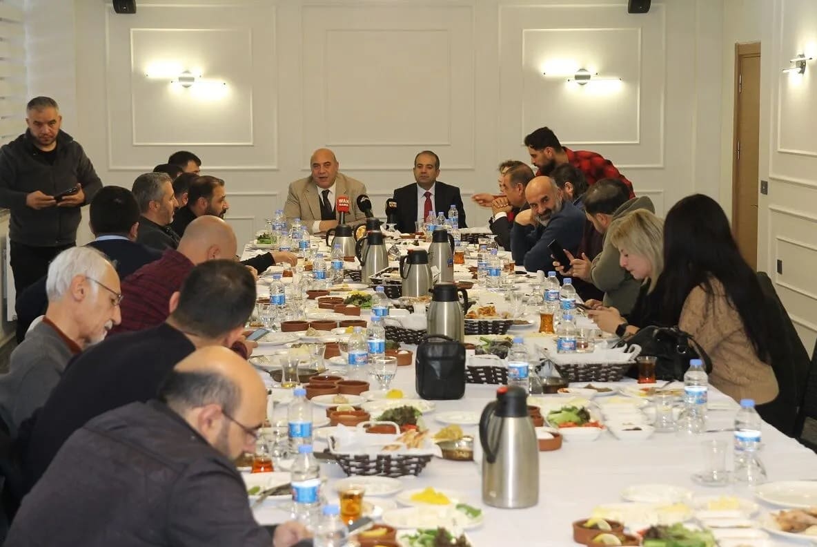 Van’da Başarılı Çalışmalarıyla Bilinen Müdür Aras, Adana’ya Atandı1