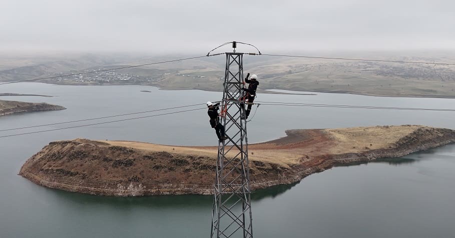 Van’da Elektrik Hatları Kışa Hazırlanıyor (2)