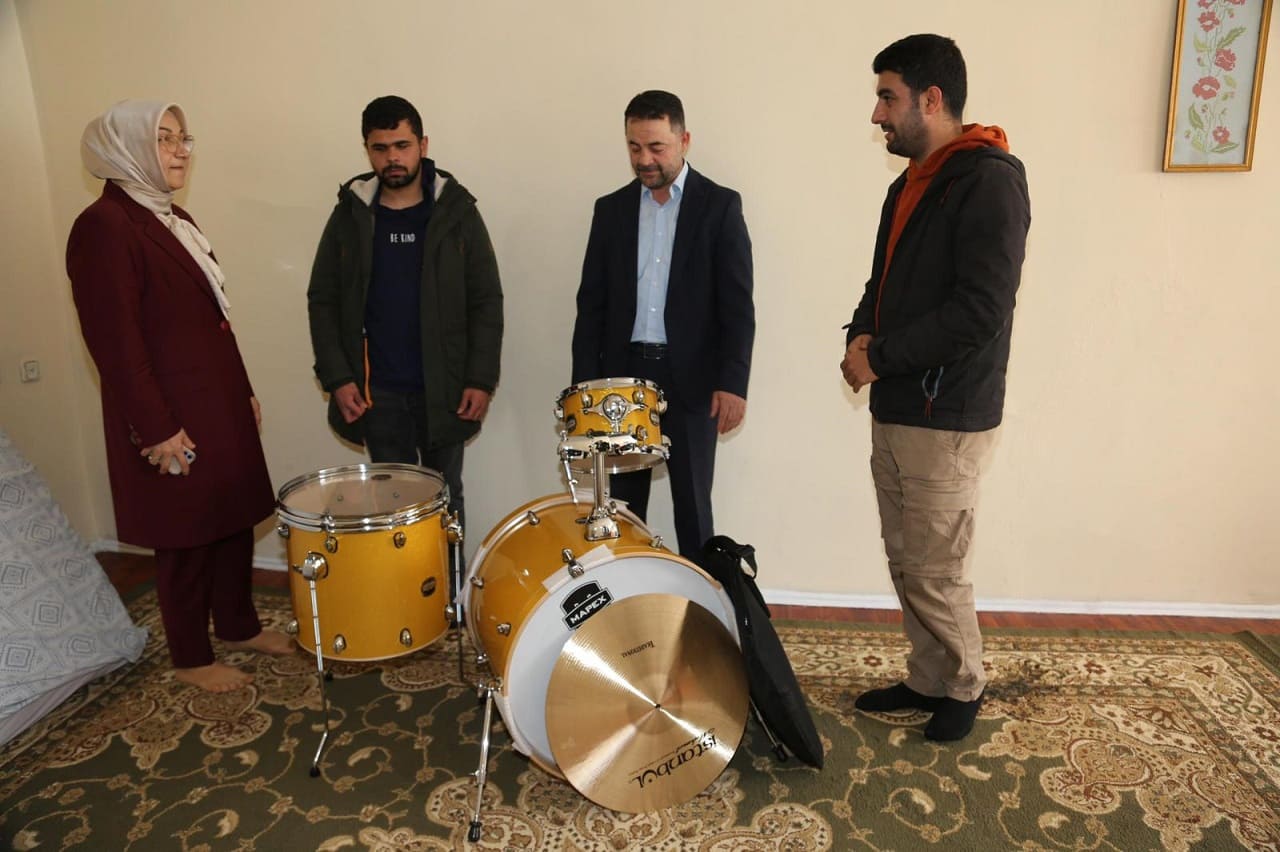 Van’da Engelliler Gününde Anlamlı Ziyaret (2)