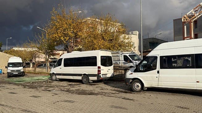 Van’da Ilçe Minibüsleri Greve Gitti! Çatak’a Günlerdir Ulaşım Yok…-1