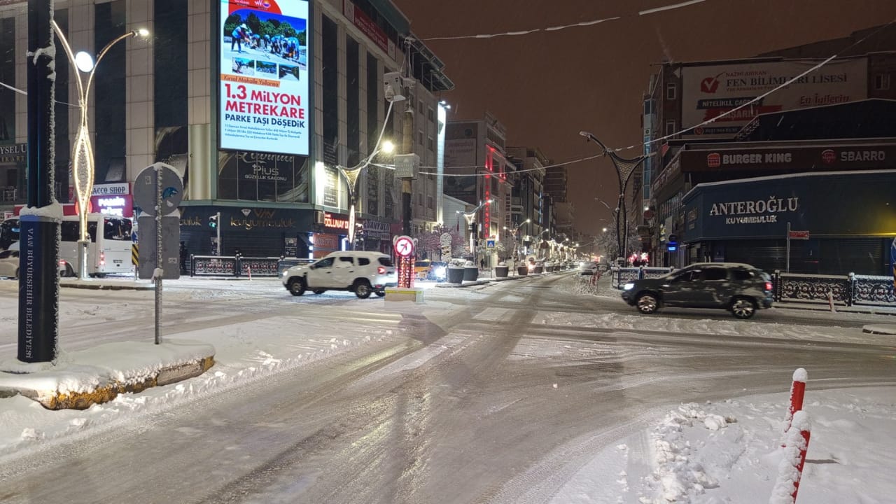 Van'da Kar Yağışı Etkili Oluyor! 2