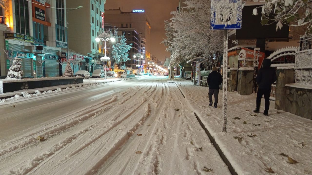 Van'da Kar Yağışı Etkili Oluyor! 5