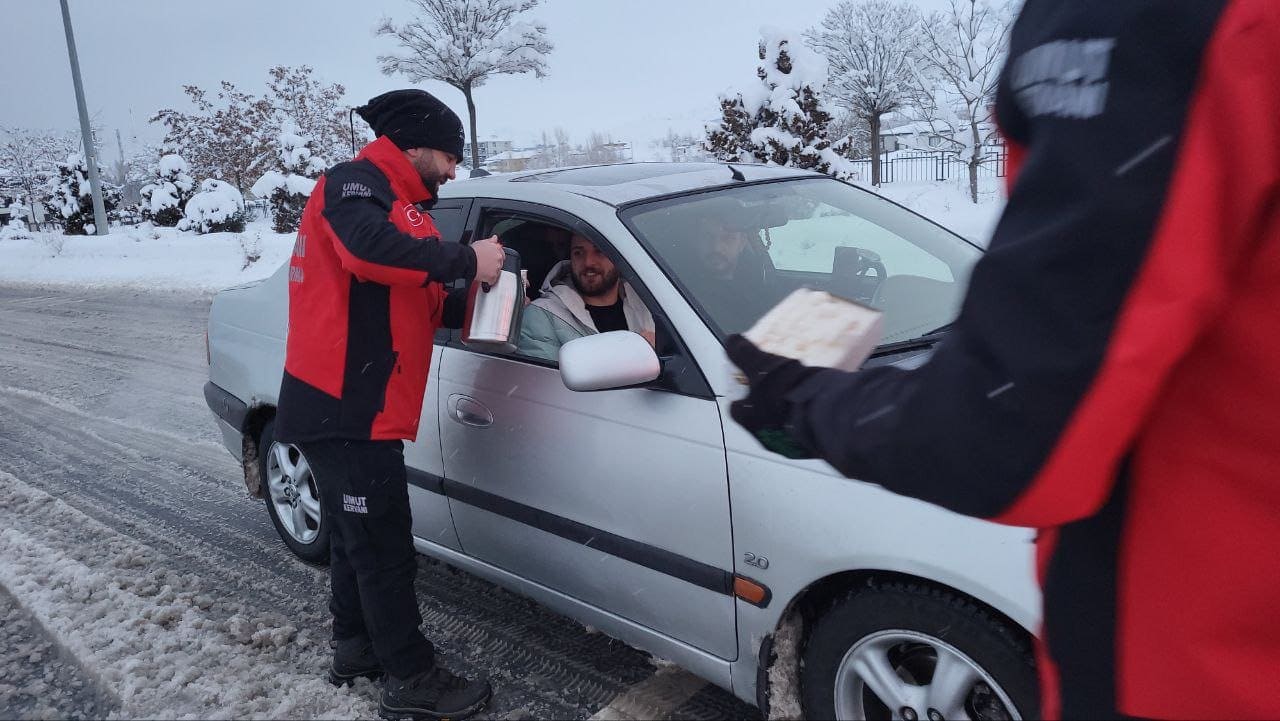 Vanda Karla Mucadele Umut Kervanindan Yolda Kalanlara Anlamli Destek (3)