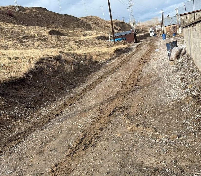Van’da Mahalle Yolları Çamur Deryasına Döndü! (2)-1