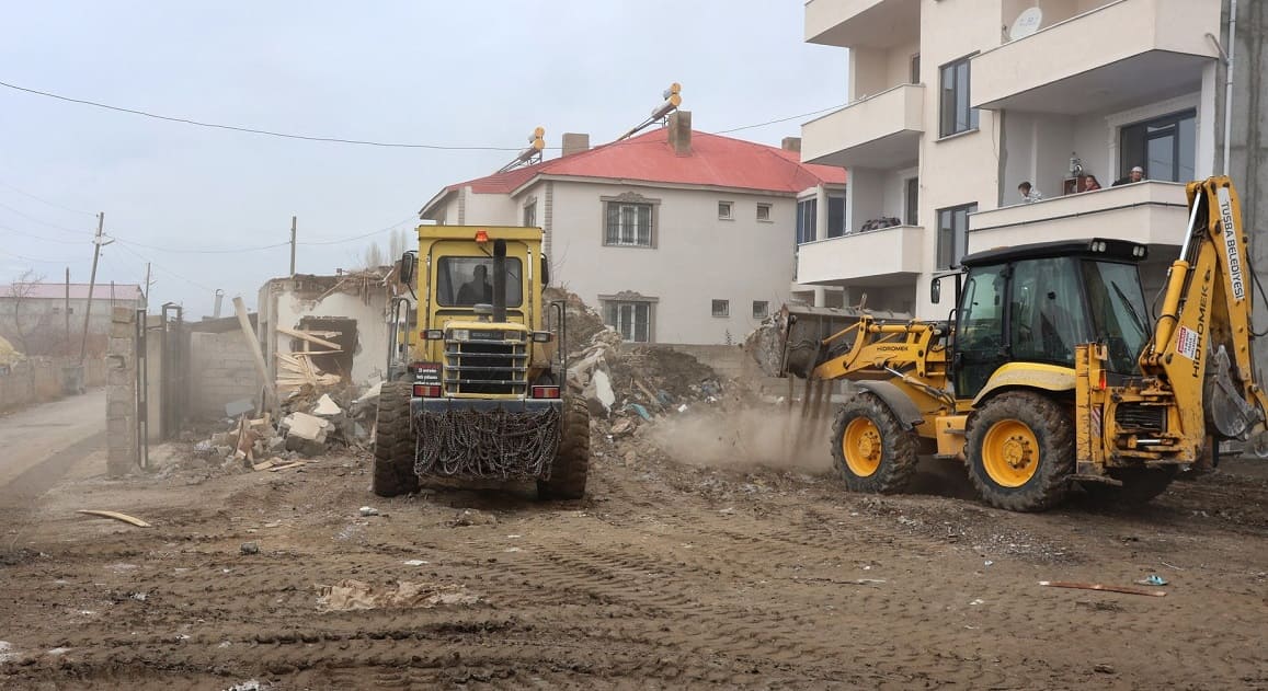 Van’da Metruk Yapılar Bir Bir Yıkılıyor! (2)