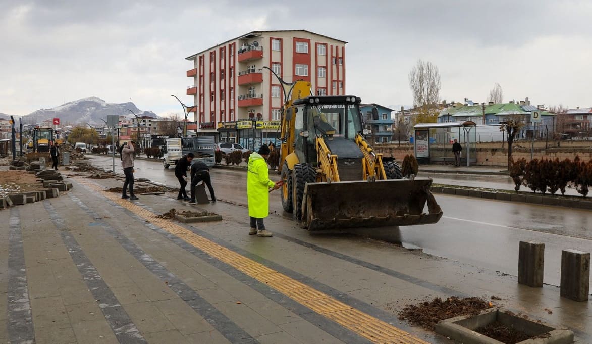 Van’da Sürekli Tıkanan Sebze Hali Kavşağında Düzenleme! (1)