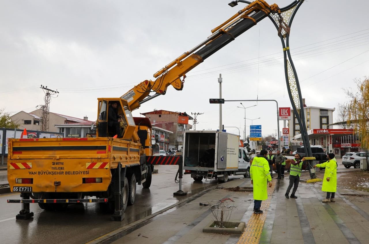 Van’da Sürekli Tıkanan Sebze Hali Kavşağında Düzenleme! (2)