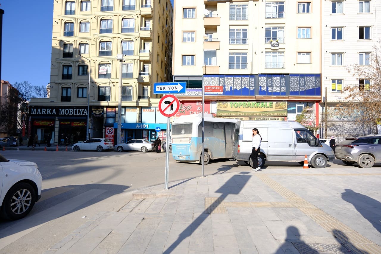 Van’da Trafiği Rahatlatacak Hamle! Bu Caddeler Tek Yön Oldu… (2)