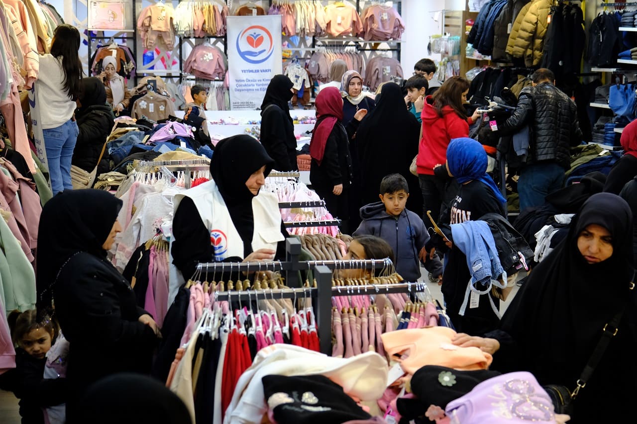 Van’ın Soğuğunda Sıcak Destek Yetim Çocukların Yüzü Güldü (6)