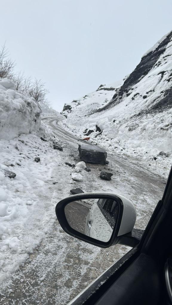 Çatak Toki̇’de Büyük Tehlike! Dev Kayalar Düştü…