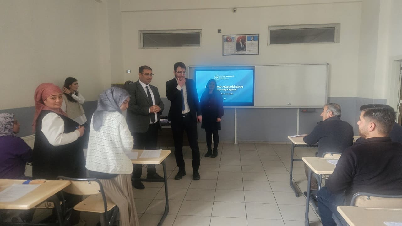 Edremit’te Sağlıklı Hayat Akademisi Semineri Düzenlendi (1)