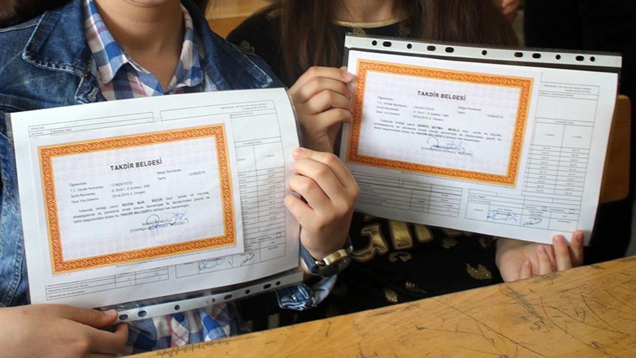 Egitimde Yeni Donem Basliyor Karneyle Birlikte Gelisim Raporu Verilecek