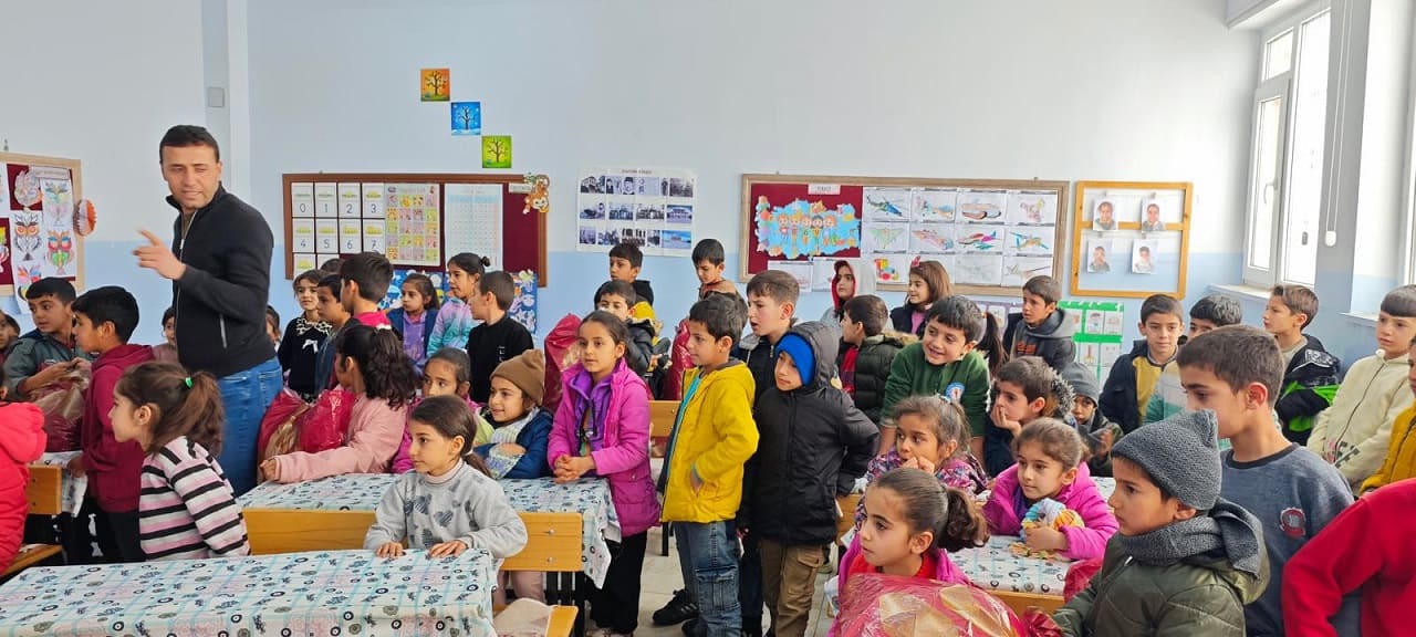 Hak İnsani Yardım Derneği’nden 1500 Öğrenciye Kışlık Giyim Yardımı (12)